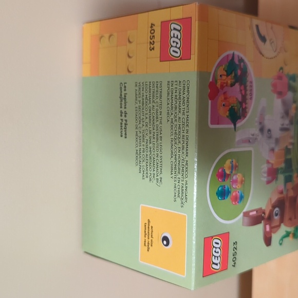 LEGO Easter Rabbits Display Set - Brand New - Picture 9 of 13
